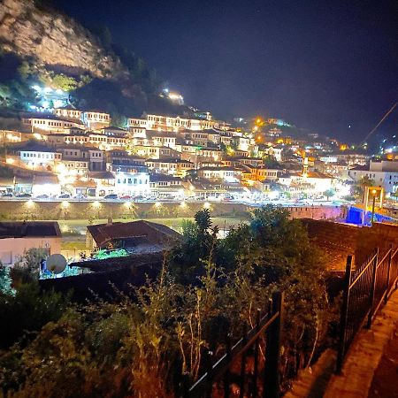 Guesthouse Riverside Berat Esterno foto